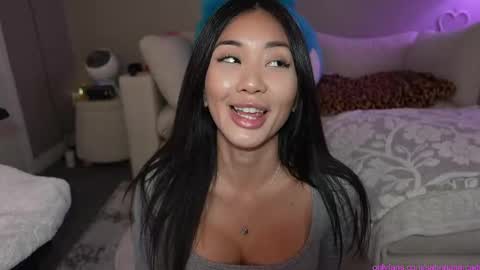 Snapshot of sabrinasarcade chatting on October 21, 4:32 pm Sabrina online show from October 21, 4:32 pm