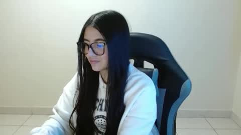 Sahaliefox  online show from June 10, 7:02 pm