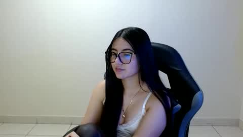 Sahaliefox  online show from June 4, 9:21 pm