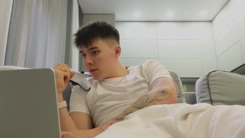 Roby online show from November 23, 1:25 am