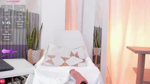 Silvia online show from November 12, 1:24 pm