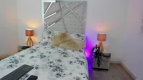 salomedyla online show from February 20, 1:25 am