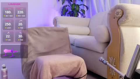 saly_moon1 online show from June 27, 5:24 am