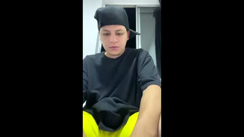 sam544469 online show from June 11, 5:05 am