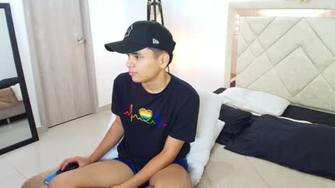 sam_tnt9 online show from April 29, 6:57 pm