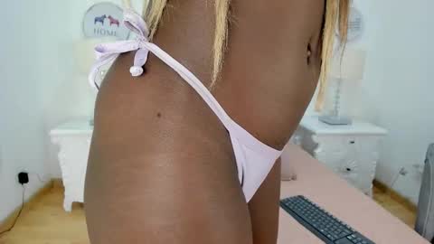 Snapshot of samantamarquez chatting on September 18, 8:46 pm Samanta online show from September 18, 8:46 pm