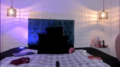 samantha_foxyy online show from May 25, 11:05 am