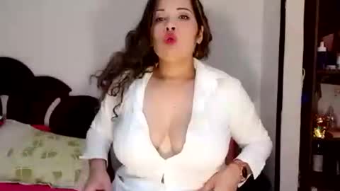 Samantha  Gomez  online show from February 12, 11:40 am