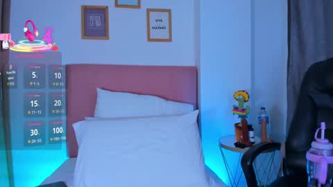 V A  N E S S A  online show from November 19, 3:39 am