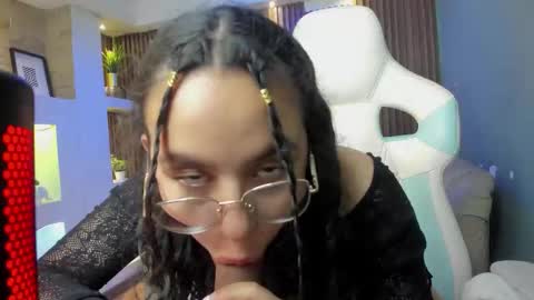 Samantha Ramirez -- FOLLOW ME PLZ  online show from October 22, 4:04 am