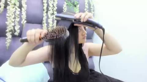 samarhamiller_ online show from October 28, 2:51 pm