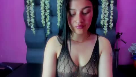 samarhamiller_ online show from October 8, 2:12 pm