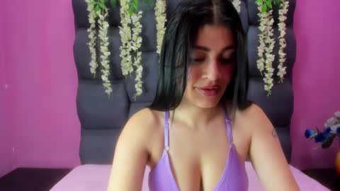 samarhamiller_ online show from September 23, 1:27 pm