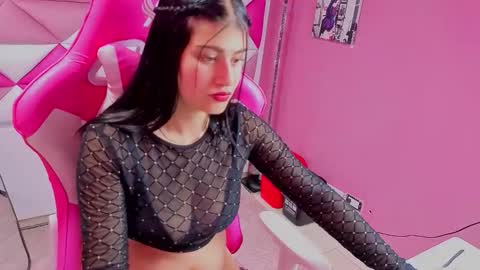 samarhamiller_ online show from October 9, 2:33 pm