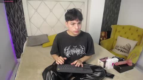 Snapshot of samu_foxxx chatting on October 6, 8:04 pm SAMU online show from October 6, 8:04 pm