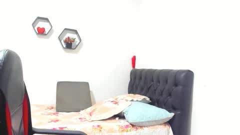 Sanddi  online show from February 2, 8:49 pm