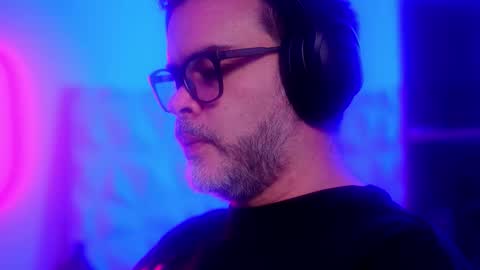 Sanders online show from November 16, 2:24 am