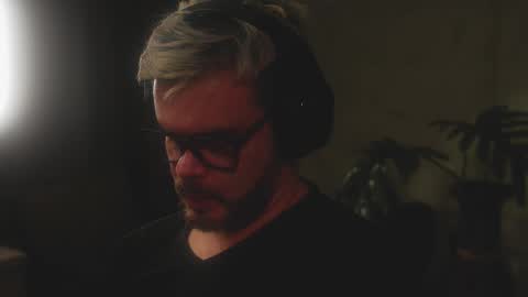 Sanders online show from February 12, 5:22 am