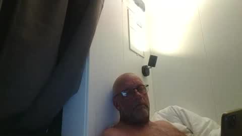 sandnesrune523 online show from April 19, 6:32 pm