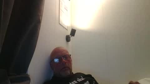 sandnesrune523 online show from April 19, 8:59 am