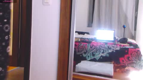 Snapshot of sandra10031989 chatting on February 17, 10:27 pm Sandra online show from February 17, 10:27 pm