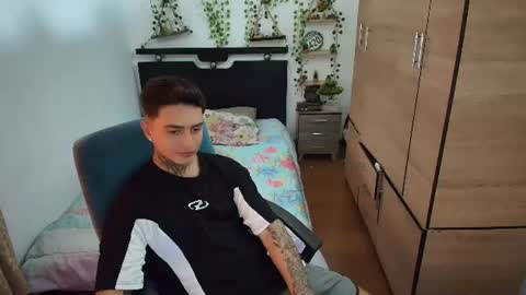 santi_ss online show from July 11, 5:05 pm