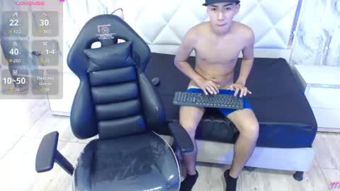 santi_tay online show from July 3, 12:10 pm