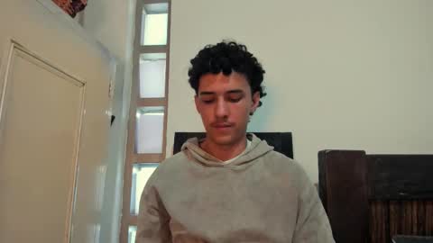 santi_twink19 online show from October 12, 9:27 pm