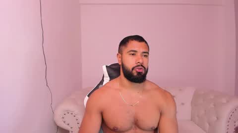 santiago_huntt online show from February 25, 11:32 am