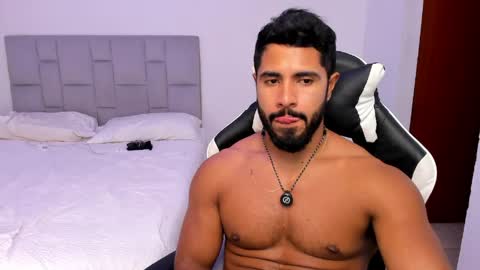 santiago_huntt online show from April 15, 1:20 am