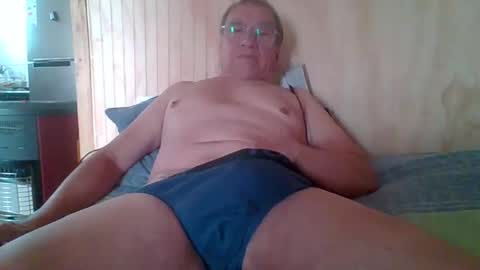 santiago_n online show from May 27, 6:05 pm