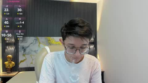 santiago_russo18 online show from October 11, 2:32 pm