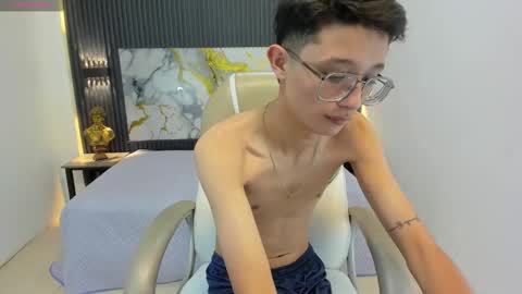 santiago_russo18 online show from September 10, 1:34 pm