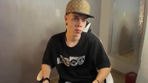 Julius Novachrono  online show from November 3, 11:33 am