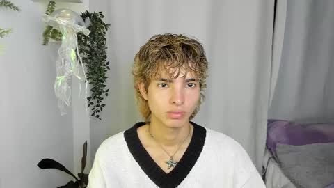 Snapshot of santy_kitty chatting on October 7, 2:51 am kitty online show from October 7, 2:51 am