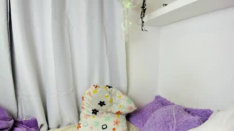 Snapshot of santy_kitty chatting on December 23, 4:55 am kitty online show from December 23, 4:55 am