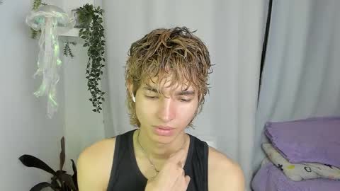 Snapshot of santy_kitty chatting on October 12, 1:31 am kitty online show from October 12, 1:31 am