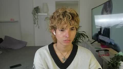 Snapshot of santy_kitty chatting on October 20, 4:17 am kitty online show from October 20, 4:17 am