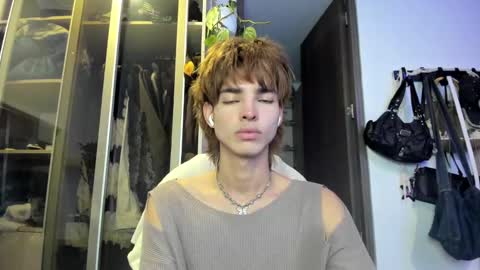 Snapshot of santy_kitty chatting on January 27, 11:54 pm kitty online show from January 27, 11:54 pm