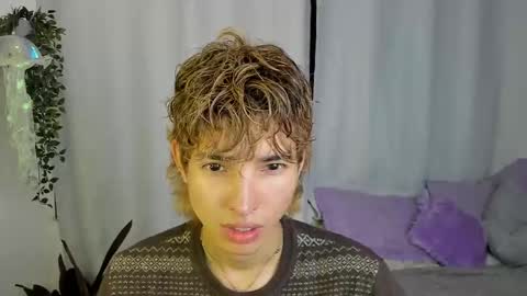 Snapshot of santy_kitty chatting on September 29, 2:43 am kitty online show from September 29, 2:43 am