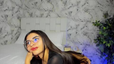 Snapshot of sara_fernandezz chatting on September 13, 8:39 am sara online show from September 13, 8:39 am