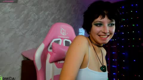 Snapshot of sara_frayy chatting on October 15, 9:32 am Sarah online show from October 15, 9:32 am