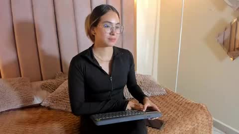  online show from June 9, 6:18 pm