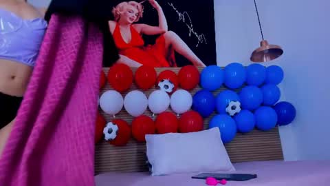 sara_sm1th_ online show from June 16, 12:09 pm