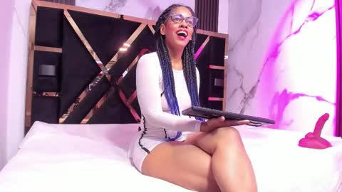 sara_tourner online show from November 19, 11:42 am