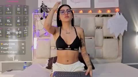 Snapshot of saraa_nix chatting on October 3, 3:37 am sara online show from October 3, 3:37 am