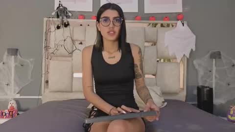 Snapshot of saraa_nix chatting on October 17, 3:32 am sara online show from October 17, 3:32 am