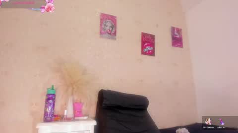 saraacollinss online show from May 8, 12:05 am