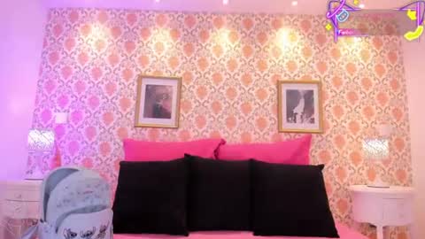 SaraAvila  online show from July 15, 8:57 pm