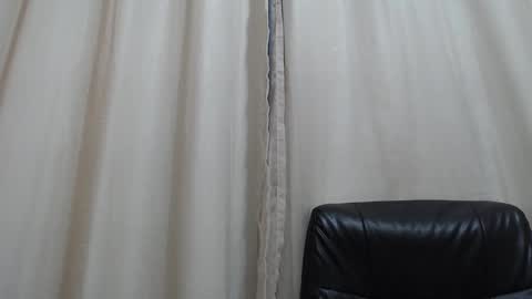 saradorj92 online show from October 22, 4:37 am